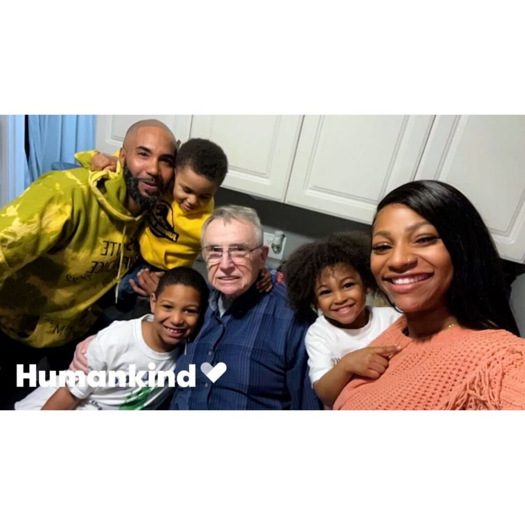 Family Adopts Elderly Neighbor as Their Grandpa